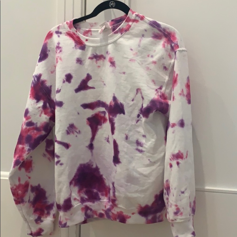tie due crewneck